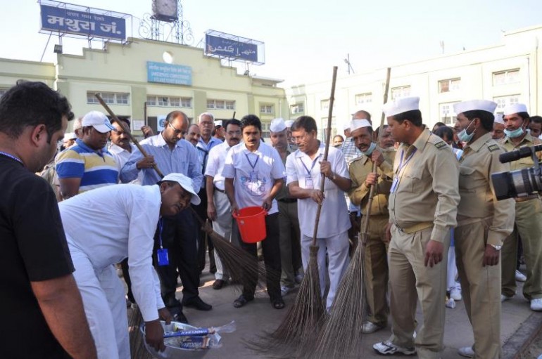 Swachh rail swachh bharat essay 06 image