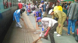CLEANLINESS DRIVE AT SURAT RAILWAY STATION