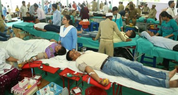 Blood Donated by 334 Devotees in Mumbai